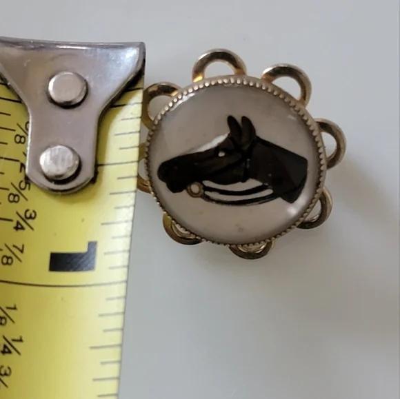 Vintage Horse pendant with floral background design. - Picture 3 of 3